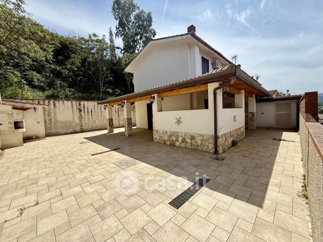 Villetta a schiera in residenziale in Contrada Zura 66
