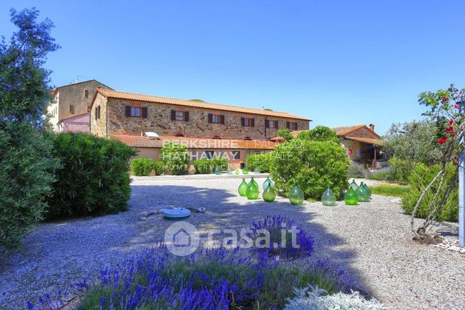 Casa indipendente in residenziale in 