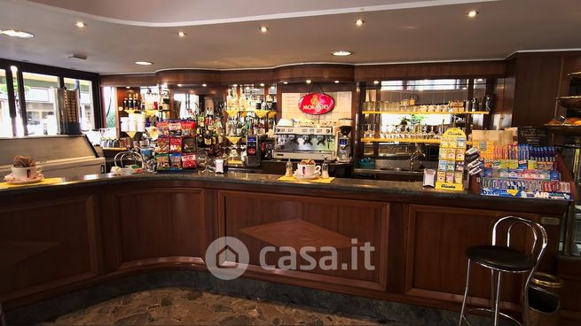 Attivitã /licenza (con o senza mura) in commerciale in Via Clavesana