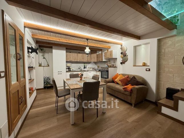 Casa indipendente in residenziale in 