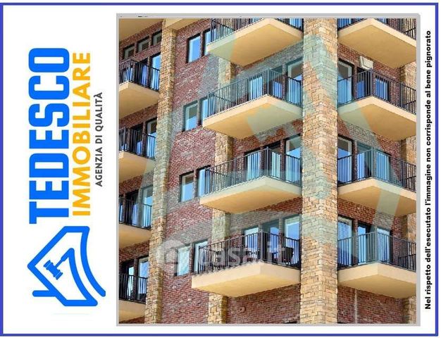 Capannone in commerciale in Contrada Lago