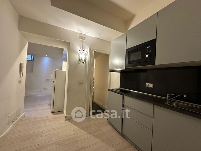 Appartamento in residenziale in Via Alberico II