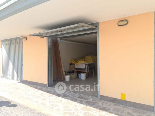 Box/posto auto in residenziale in Via Madonna della Pace 56