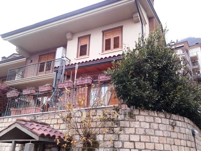 Villa in residenziale in Via Saverio Crisci 4