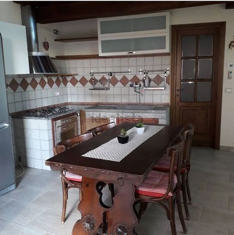 Casa indipendente in residenziale in Via S. Pertini