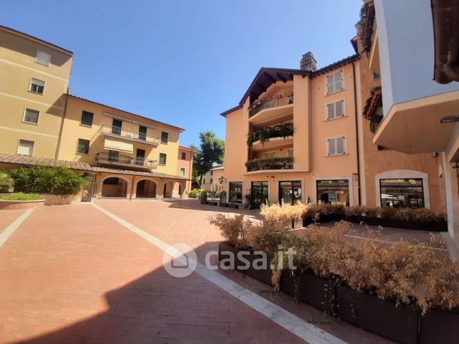 Negozio/locale commerciale in commerciale in Via del Leone