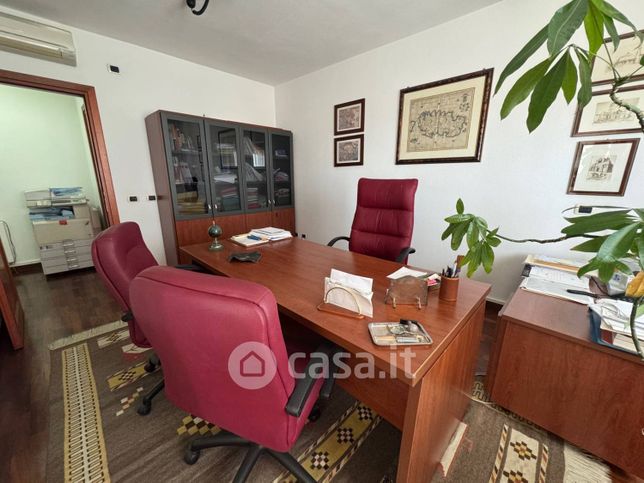 Ufficio in commerciale in Viale Aldo Moro 365