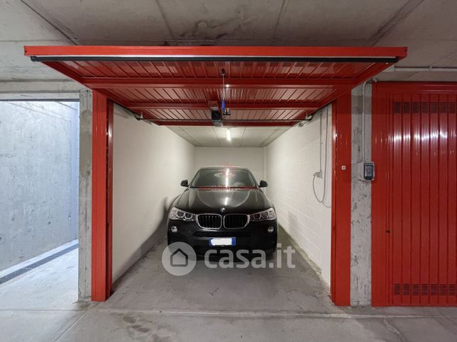 Box/posto auto in residenziale in Via Capitano G. B. Gazzolo 6