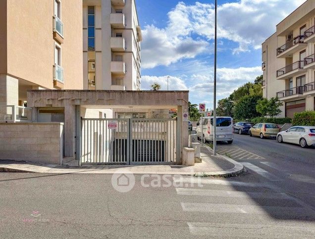 Box/posto auto in residenziale in Via Giuseppe Pinto 13