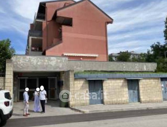 Capannone in commerciale in Via San Pietro