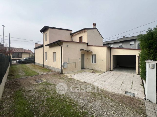 Casa indipendente in residenziale in Strada Provinciale 2 Legnaghese