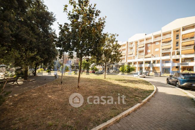 Attività/licenza (con o senza mura) in commerciale in Piazza Gaspare Ambrosini