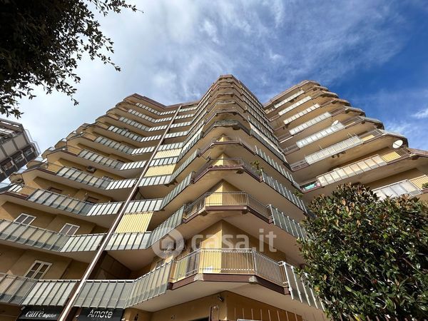 Ufficio in commerciale in Viale Magna Grecia