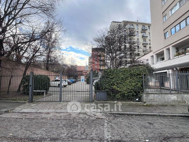 Garage/posto auto in residenziale in Via del Rondone