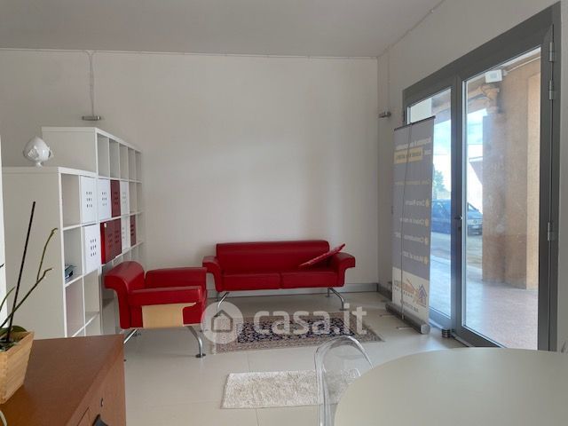 Ufficio in commerciale in Via dei Panareo