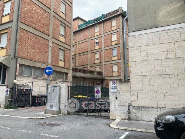 Box/posto auto in residenziale in Via Girolamo Cardano 2