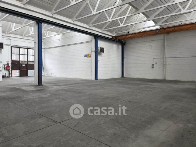 Capannone in commerciale in Viale Rimembranze 54