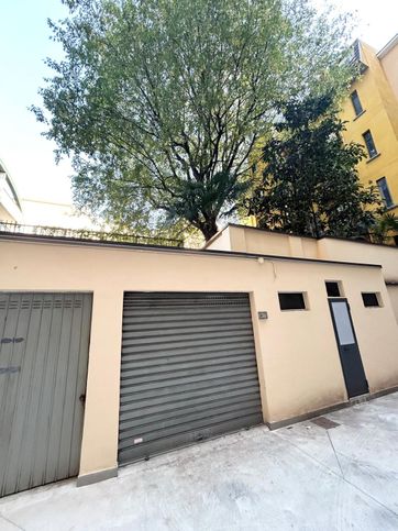 Box/posto auto in residenziale in Via Marco Ulpio Traiano 64