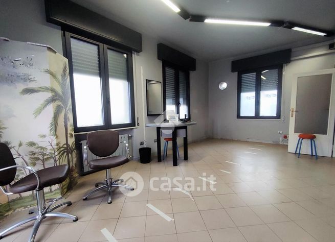 Ufficio in commerciale in 