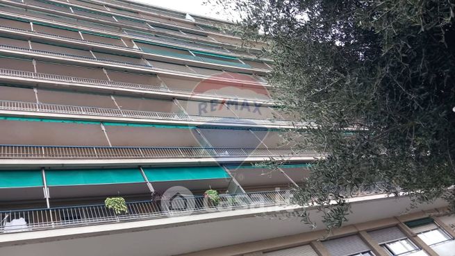 Appartamento in residenziale in Viale Carlo Canepa 12