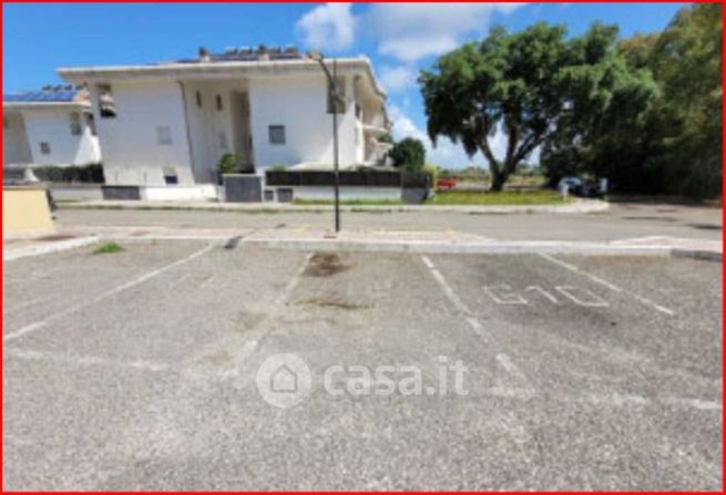 Garage/posto auto in residenziale in Viale Roma 192