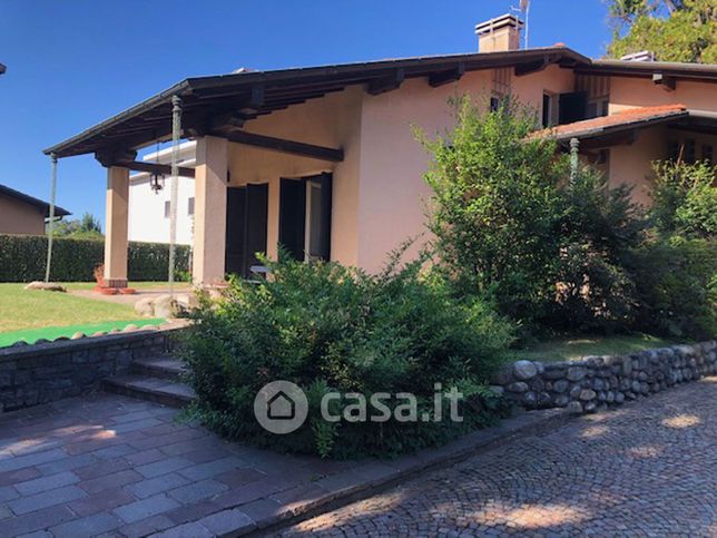 Villa in residenziale in Via Giovanni Segantini
