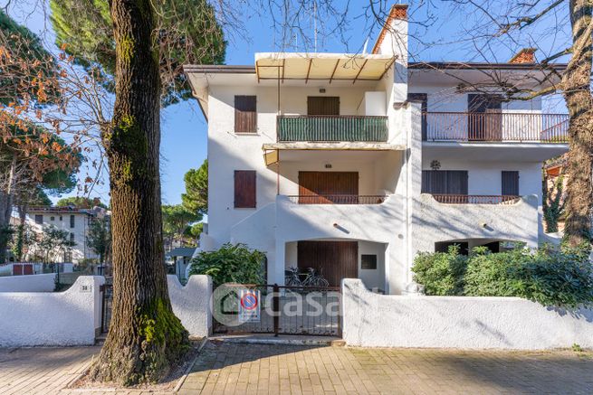 Villetta a schiera in residenziale in Viale Ugo Foscolo 38