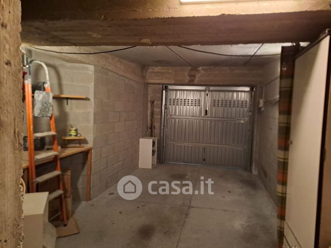 Box/posto auto in residenziale in Via Caproni
