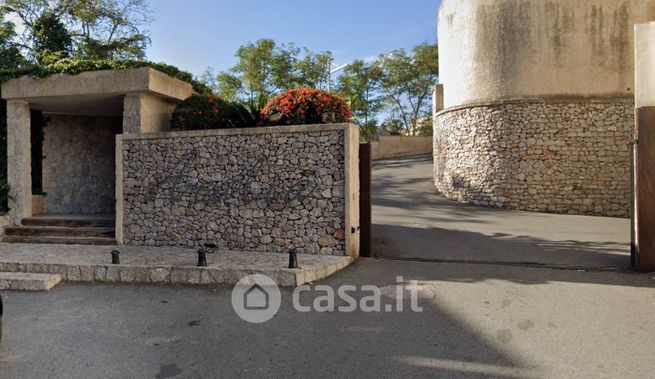 Garage/posto auto in residenziale in Via Ducezio 40