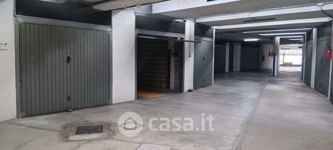 Box/posto auto in residenziale in Via Luigi Rizzo