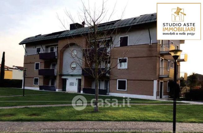 Appartamento in residenziale in Via Lago di Garda 25