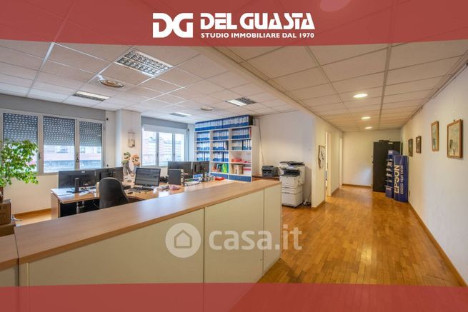 Ufficio in commerciale in Via Francesco Rolla 25 R