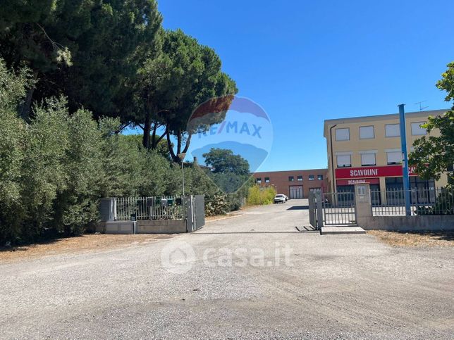 Capannone in commerciale in Strada dell'Airone