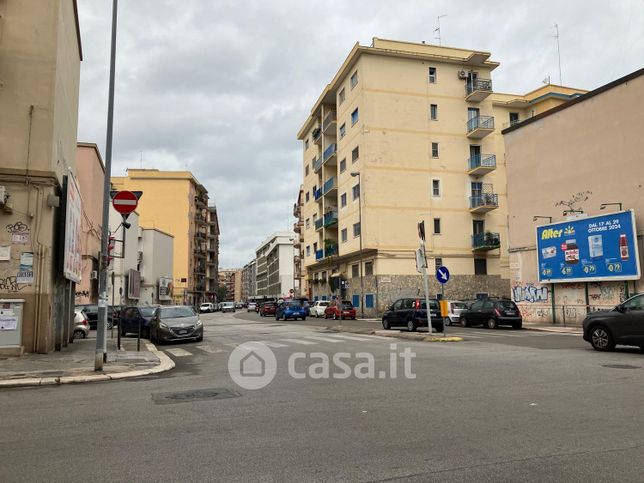 Appartamento in residenziale in Via Giulio Petroni 41 b