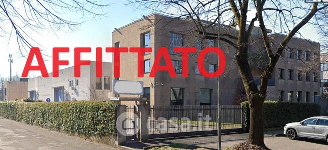 Capannone in commerciale in