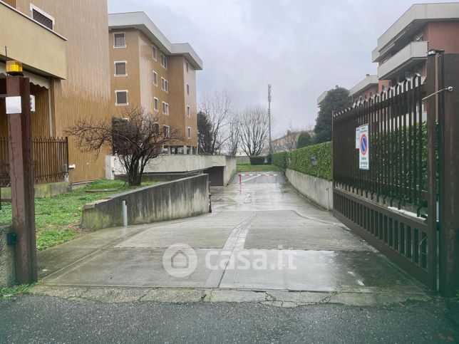 Garage/posto auto in residenziale in Via Toscana 5