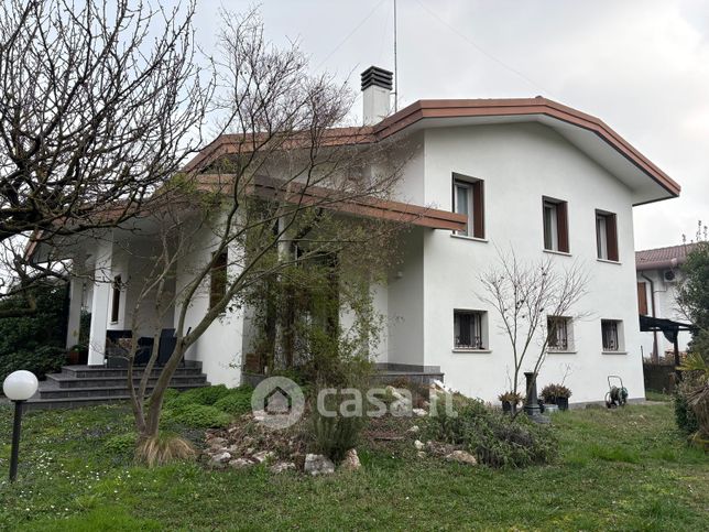 Villetta a schiera in residenziale in Villaggio Monteverdi