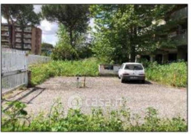 Box/posto auto in residenziale in Via Pollenza 83