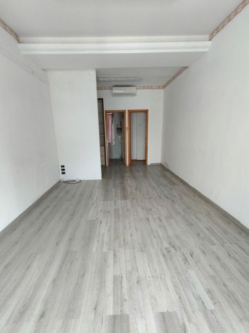 Attività/licenza (con o senza mura) in commerciale in Via Giuseppe Massarenti 352