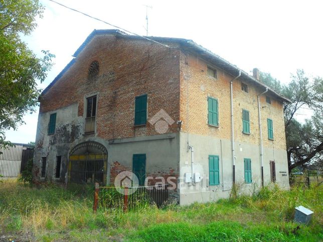 Casa bi/trifamiliare in residenziale in Strada Baganzola 31