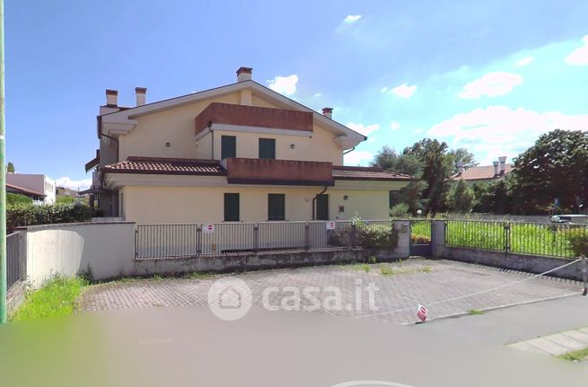Appartamento in residenziale in Via E. Montale 3
