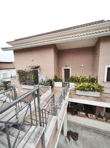 Casa bi/trifamiliare in residenziale in Via Norma Fratelli Parenti