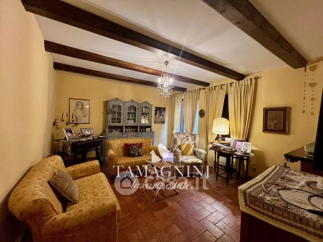 Casa indipendente in residenziale in 