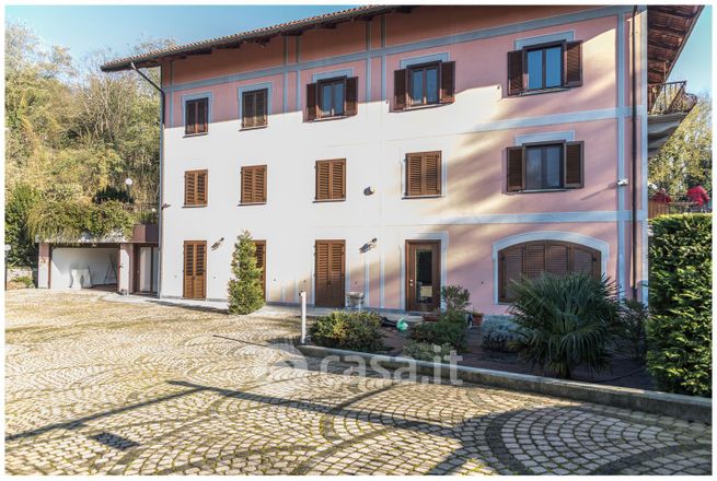 Appartamento in residenziale in Via F. Petrarca 13