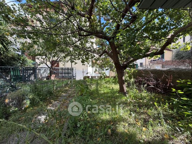 Casa bi/trifamiliare in residenziale in Via Manlio Romoli 30