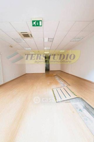 Ufficio in commerciale in Via Broseta