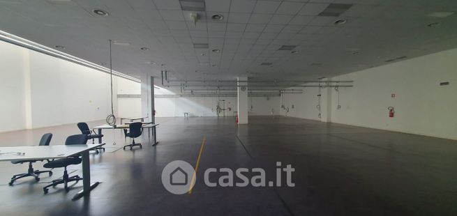 Capannone in commerciale in Via Laurentina 157