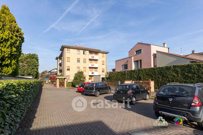 Box/posto auto in residenziale in Via Giacomo Matteotti 14