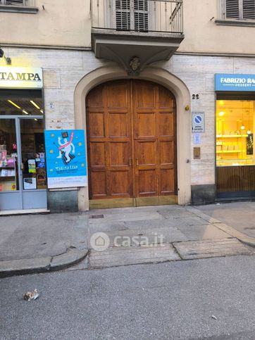 Box/posto auto in residenziale in Corso Alcide De Gasperi 22
