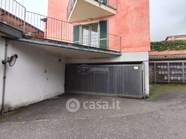 Garage/posto auto in residenziale in Via Shoah 12